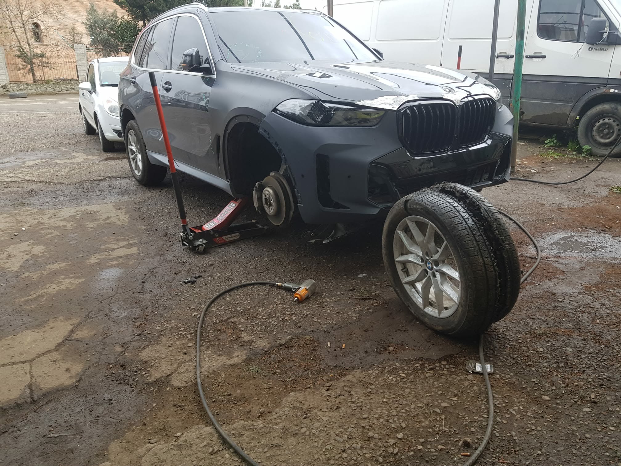 GeoTire shop with tire changer and BMW wheels