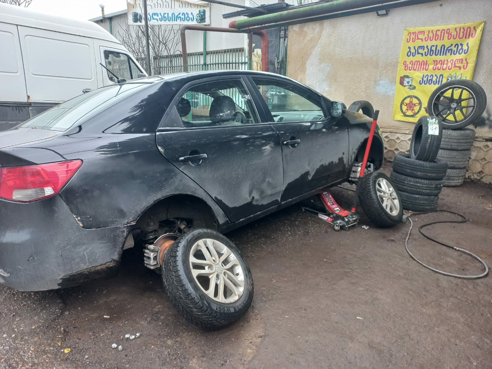 Tire replacement service at GeoTire